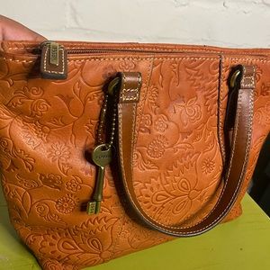 A fossil rustic orange handbag , such a beautiful bag!!
